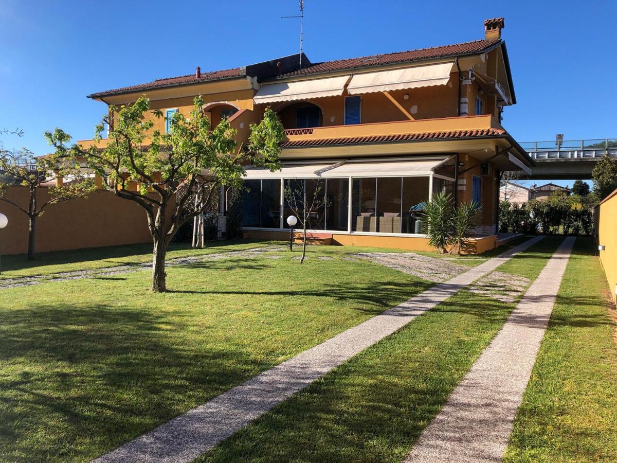 Casa Vacanze Sunflower Каррара Екстер'єр фото