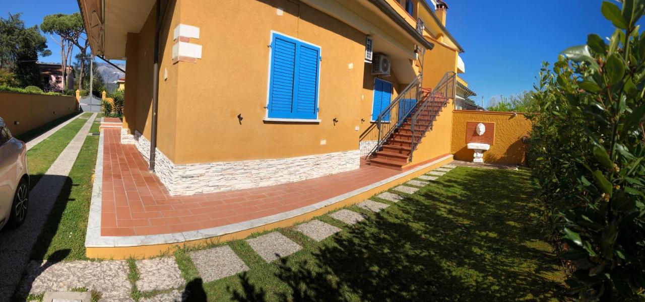 Casa Vacanze Sunflower Каррара Екстер'єр фото