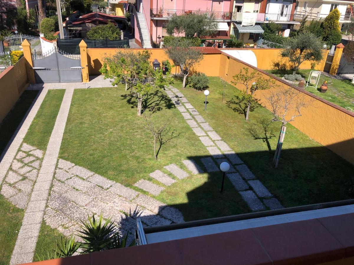 Casa Vacanze Sunflower Каррара Екстер'єр фото